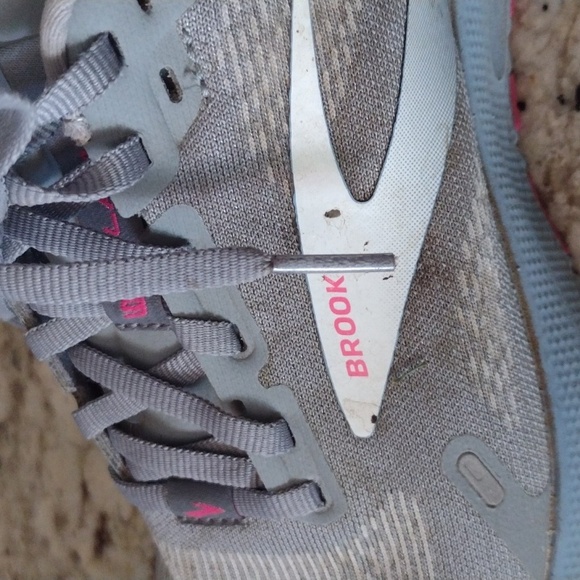 Tennis shoes - Picture 3 of 3